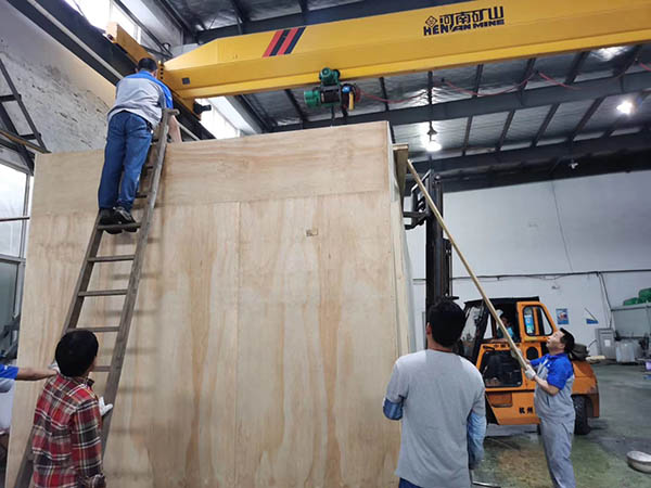 胡埭膠合板箱運輸裝卸過程中注意